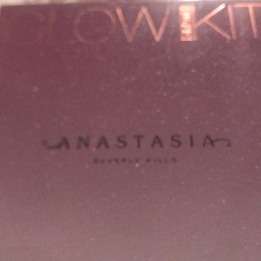 Anastasia glow kit